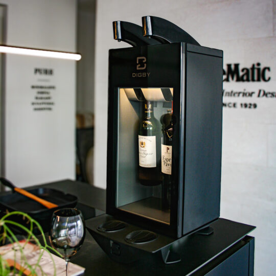 Installation d'un distributeur de vin au verre deux bouteilles Digby de la gamme Duo chez Concept Inside à Tours