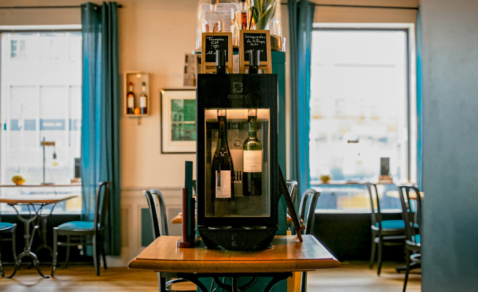 Distributeur de vin au verre 2 bouteilles Digby au Mastroquet, restaurant gastronomique à Tours