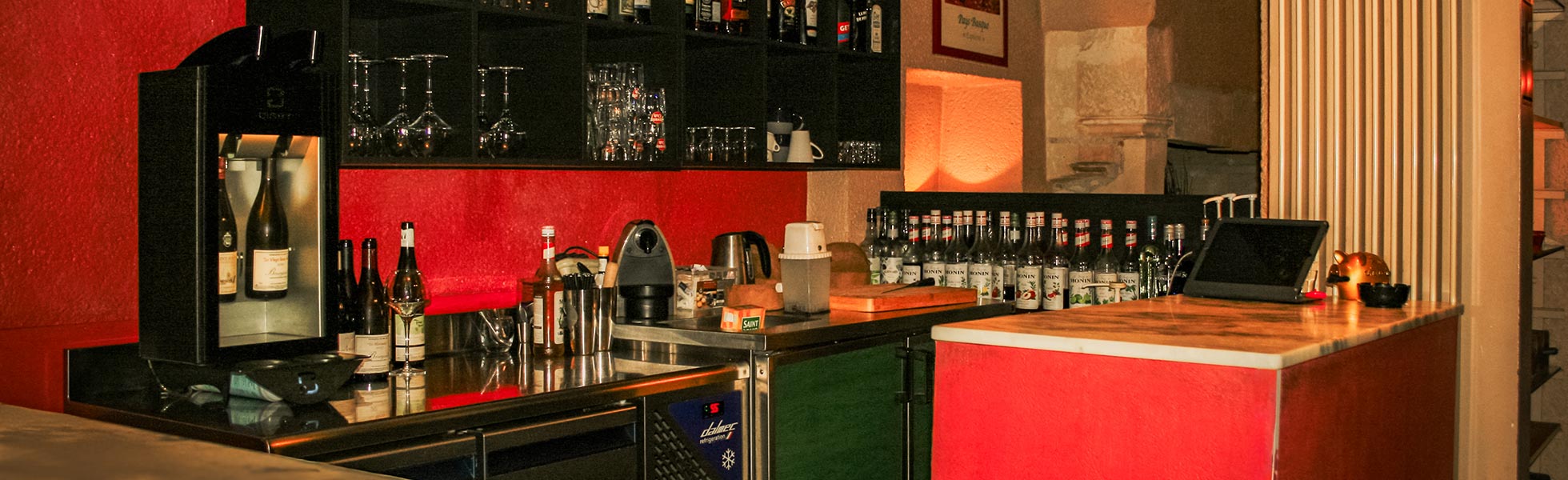 Duo wine dispenser in Les Pierres Fondues restaurant, Tours, France